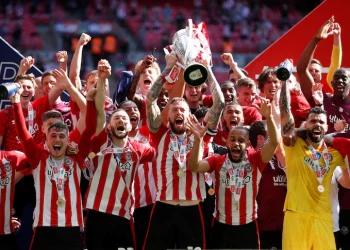 Sulmuesi anglez në telashe për shkak të basteve