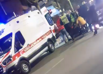 Aksident te ‘Rruga e Elbasanit’, i riu përplaset te vizat e bardha