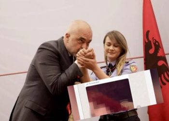 Kush është Ina e komenteve seksiste për 18-vjeçaren e humbur