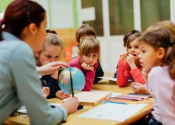 Boçi: Gëzuar 7 Marsin, dita e mendjes së hapur që lyp dritë