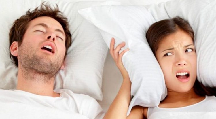 Si të largoni gërhitjet e natës