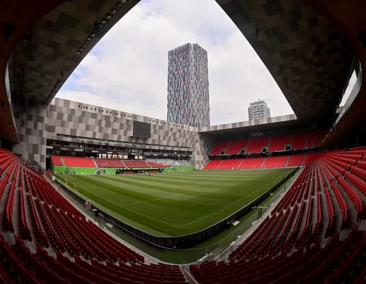 Foto të rralla nga ndërtimi i Stadiumit “Qemal Stafa”