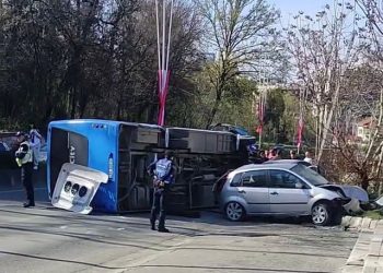 Aksidenti në Sauk, shoferi thotë se nuk mbajti dot kontrollin e mjetit