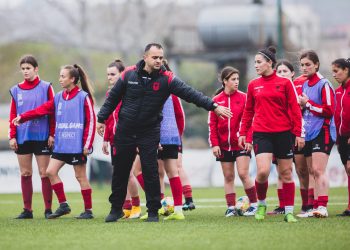 Europiani i vajzave U-19/ Shqipëria nis grumbullimin, trajneri Kreshnik Krepi zbardh listën me 20 emrat e ftuar