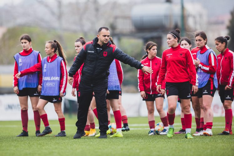 Europiani i vajzave U-19/ Shqipëria nis grumbullimin, trajneri Kreshnik Krepi zbardh listën me 20 emrat e ftuar