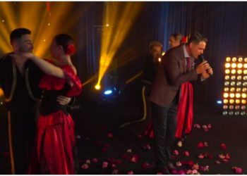 Maestro surprizon të gjitha gratë për festën e 8 Marsit