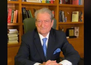 Berisha thirrje protestuesve: Bashkohuni me revolucionin tonë