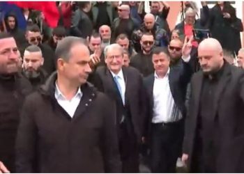 Nis protesta e opozitës, Berisha e Meta në shesh