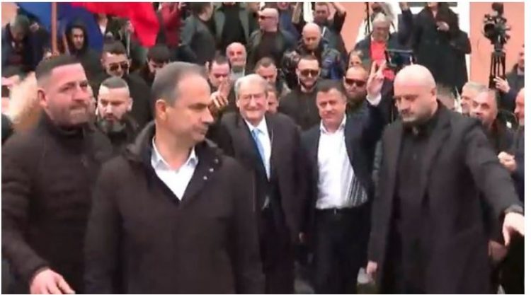 Nis protesta e opozitës, Berisha e Meta në shesh