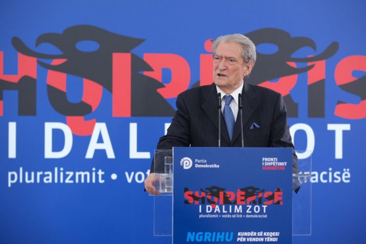 Berisha në Kavajë: Rama shpenzoi 22 mln euro vetëm për fluturime