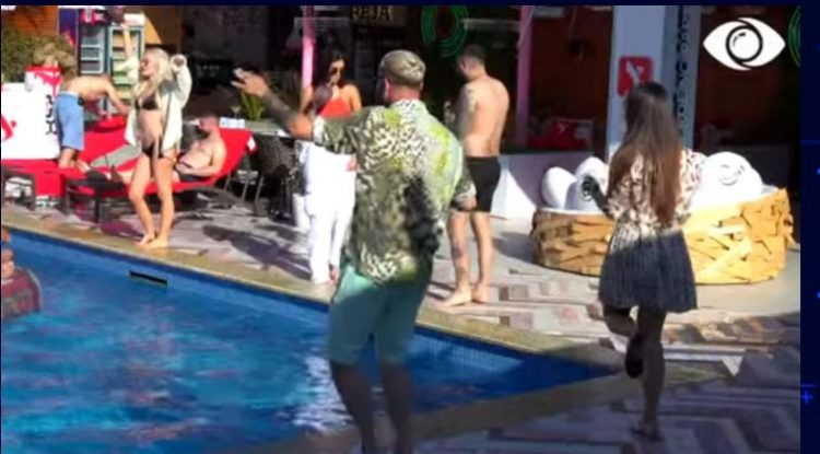 VIDEO/ Luizi kërcen me Kiarën, djemtë lahen në pishinë