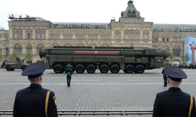 Borrell kritikon ashpër vendosjen e armëve bërthamore në Bjellorusi