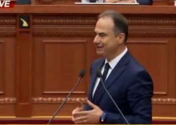 Boçi kundër rendit të ditës: Rama ka frikë nga pyetjet