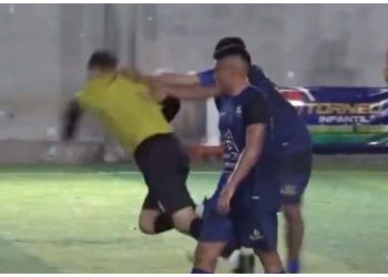 Arbitri i famshëm e pëson keq në futbollin amator