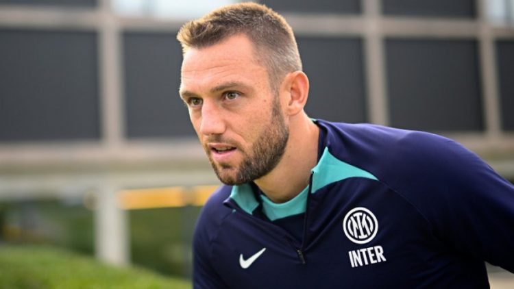 Inter pranë akordit me mbrojtësin holandez