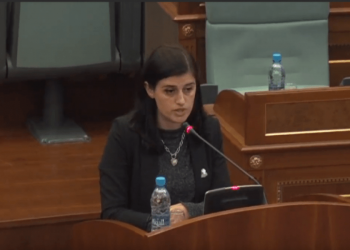 Familja tradicionale, Bogujevci kundërshton ashpër Korenicën