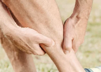 Këto janë dhimbjet e këmbëve që nuk duhen injoruar