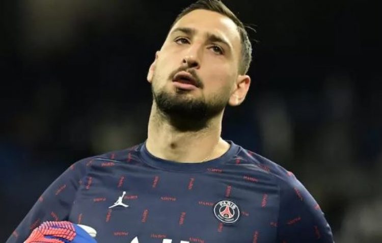 Ish-portieri i Manchester United kritikon Donnarumman