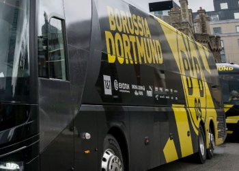 Autobusi i Borussia Dortmund “ngec” në trafik