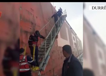 Arrestohet kapiteni rus i anijes në Durrës,transportonte 22 mijë..