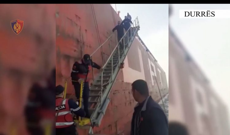 Arrestohet kapiteni rus i anijes në Durrës,transportonte 22 mijë..