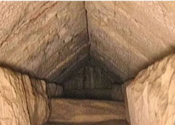 Zbulohet korridori misterioz në piramidën e Egjiptit