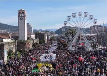 Pamjet me dron nga Elbasani, njerëzit ‘pushtuan’ panairin