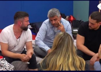 Elvisi bisedon me banorët: Dua të dal!