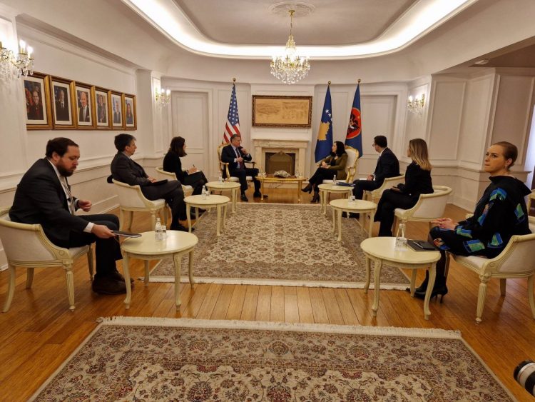 Osmani takohet me Escobar para takimit të 18 marsit