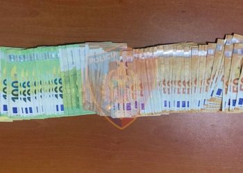 Policia sekuestron shumën gjigande të eurove në kufi