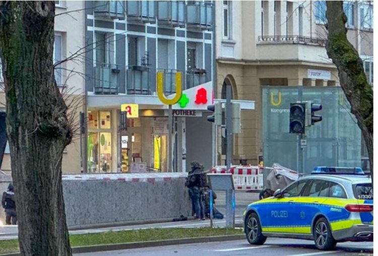 E tmerrshme, 1 person merr peng klientët në farmaci dhe kërkon…