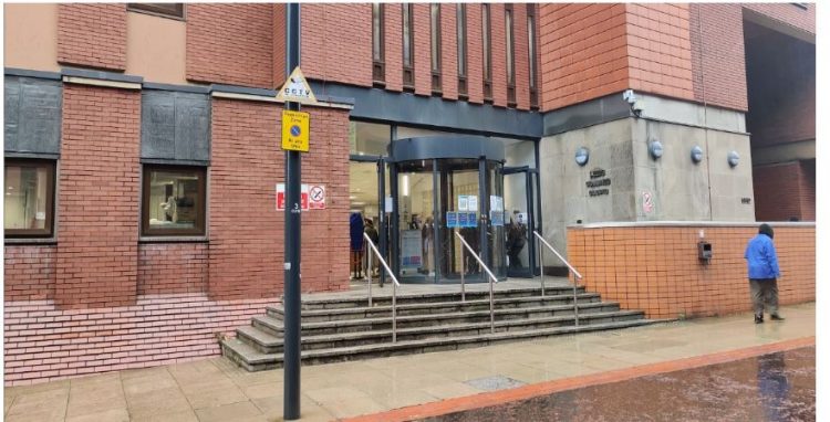 EMRAT/ Shkatërrohet banda e drogës, prangosen 4 shqiptarë në Angli