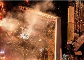 FOTO/ Pamje nga përplasja ‘kokë më kokë’ e trenave në Greqi