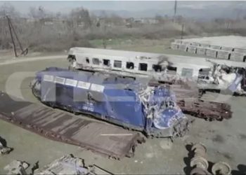 FOTO/ Pamje nga përplasja ‘kokë më kokë’ e trenave në Greqi