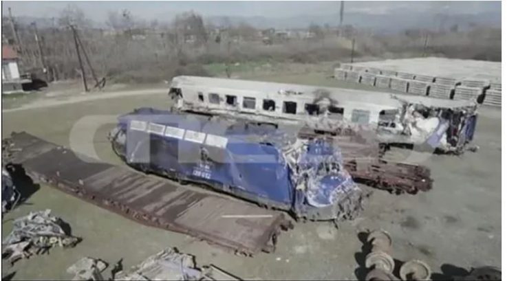 FOTO/ Pamje nga përplasja ‘kokë më kokë’ e trenave në Greqi