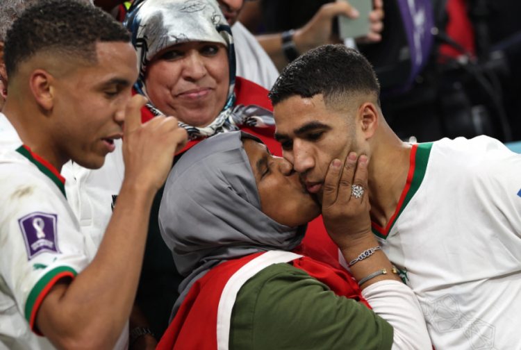 Akuzat ndaj Hakimit, flet nëna e futbollistit