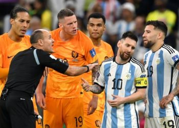 Ja video e plotë e momentit kur “mendjemadhi” injoron Weghorst