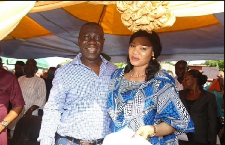 Politikani dhe e shoqja tentojnë ti marrin veshkën të riut