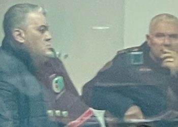 ‘Do të thyej hundët’, mesazhet e inspektorit që u la sot në burg