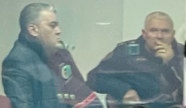 ‘Do të thyej hundët’, mesazhet e inspektorit që u la sot në burg