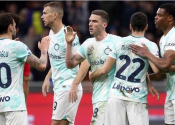 Inter rikthehet te fitorja, mposht pastër Leccen