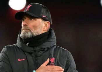 Klopp vlerëson rivalin në prag të super duelit