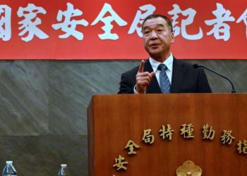 Kina “gati të pushtojë ushtarakisht” Tajvanin