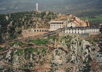 Pësuan aksident rrugës për në kishë, shpëtojnë mrekullisht