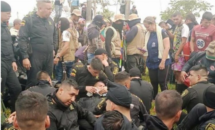 VIDEO/ Merren peng policët në Kolumbi, njërin e vrasin