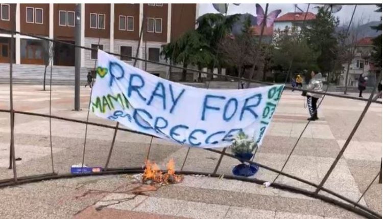 Tragjedia në Greqi, solidarizohen qytetarët në Korçë
