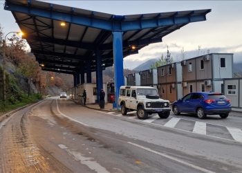 Dhunohet fizikisht efektivi në pikën kufitare