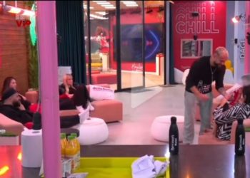 Luizi i kap me duar fytyrën Jorit dhe afrohet ta puthë