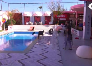 Luizi hedh atletet e Kristit në pishinë