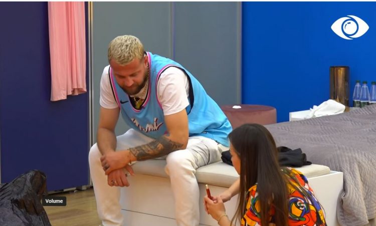 ‘Na vdiqe’, Kiara-Luizit: Po më shtrydh si leckë (VIDEO)